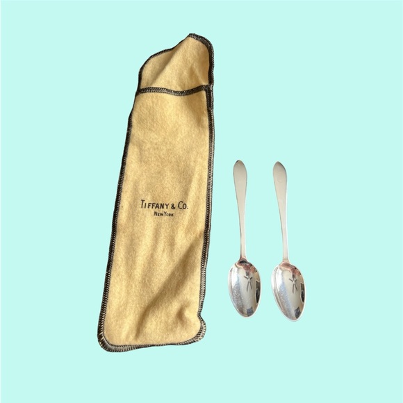 Tiffany & Co. Faneuil Sterling Silver 4.25” Teaspoon Set from 1910s with Dustbag - Picture 5 of 13
